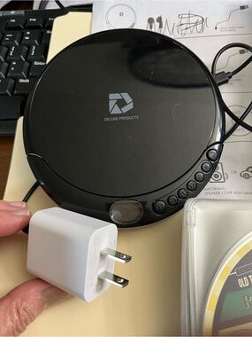 Portable CD Player Plug in Electric or Batteries